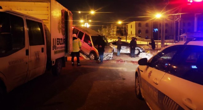 Aliravi Caddesinde trafik kazası: 7 yaralı