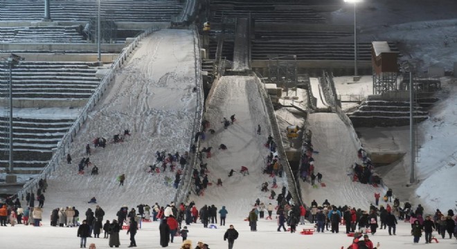 Atlama kulelerinde kızak şenliği