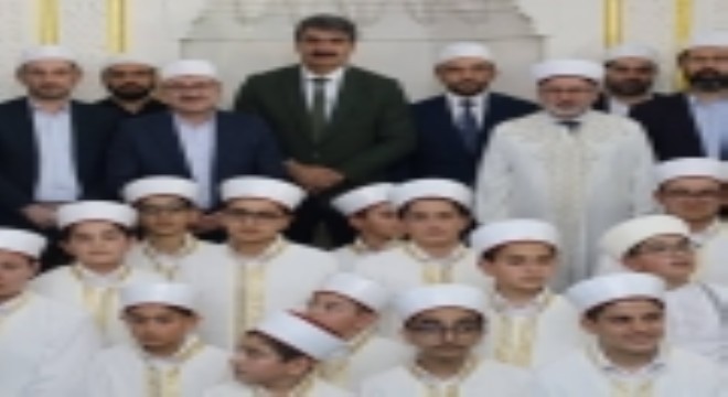 Aşkale’de 25 genç hafız icazetini aldı