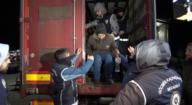 Erzurum da 23 kaçak göçmen yakalandı