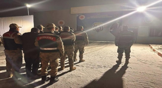 Göçmen kaçakçıları tutuklandı