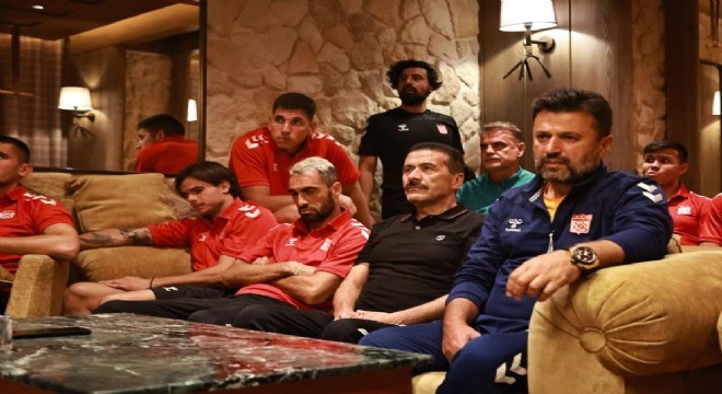 Otyakmaz, futbolcular ve teknik heyetle vedalaştı