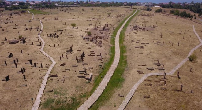 Türk Tarihinin gündemi: Anadolu Orhun anıtları