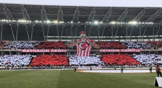 'Bayrağın rengi, vatanın canıyız'