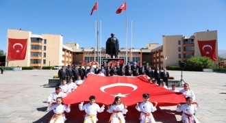 Erzincan'da 106'ıncı yıl coşkusu