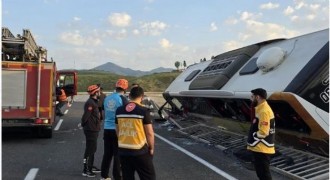 Karlıova yolunda otobüs devrildi: 3 yaralı