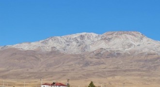 Süphan Dağı beyaza büründü