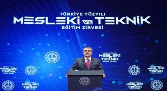 Tekin Mesleki ve Teknik Eğitim Zirvesine seslendi
