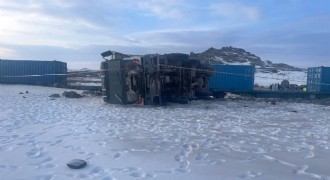 Yük treni kamyon ile çarpıştı: 1 ölü